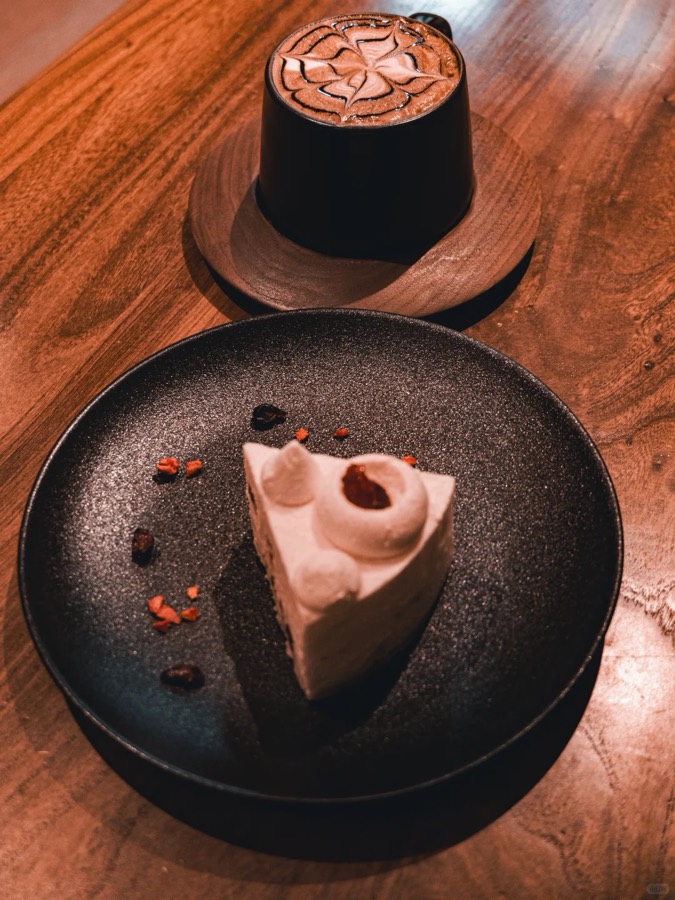Coffee and cake at Yichi Garden